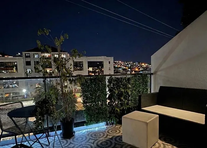 House In The Heart Of With Big Balcony بيت للعطل
